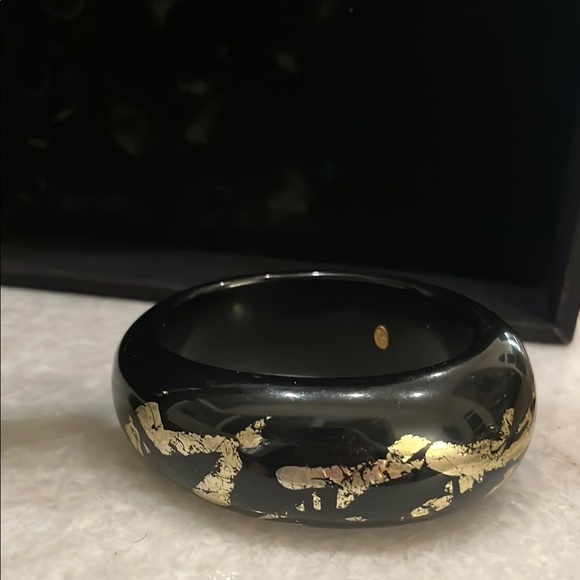 Kenneth Jay Lane Black and Gold Bangle Bracelet - Picture 5 of 6